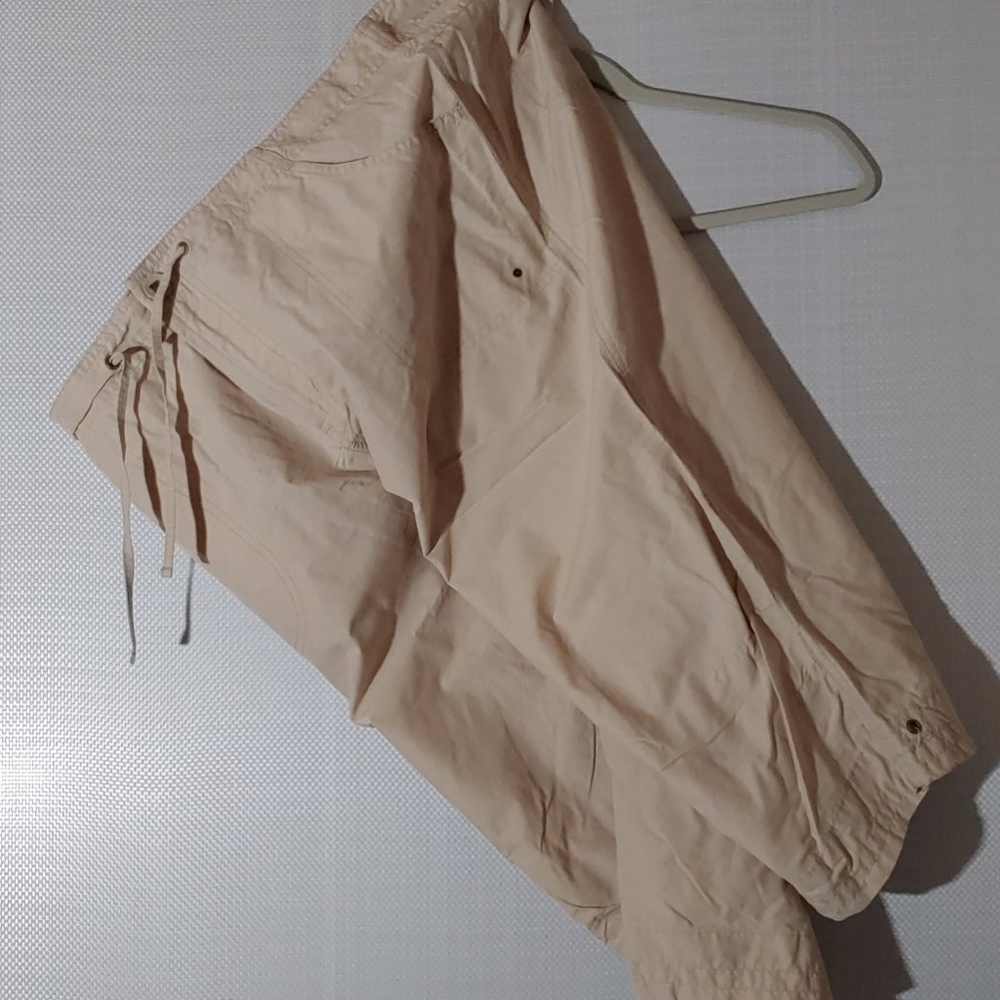 Columbia size large khaki capri!